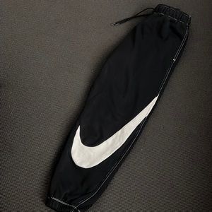 NIKE SWOOSH SWEATS